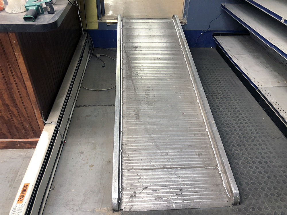 Jet Narrow Fork Pallet Jack w/ 8' Aluminum Ramp