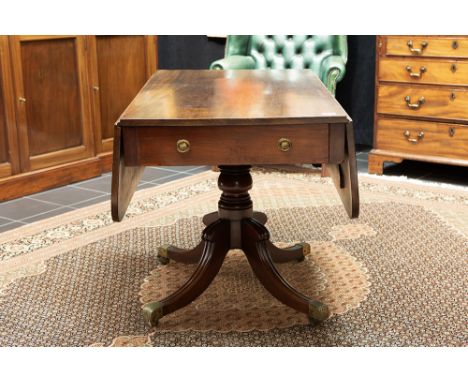 19th Cent. English (sofa) table with drawer in mahoganyNegentiende eeuwse Engelse Regency-sofatafel met lade en twee klapblad