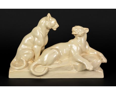 Art Deco sculpture in ceramic with white glaze - signed OdylODYL Art Deco-sculptuur in faïence met witte glazuur : "Tijger en