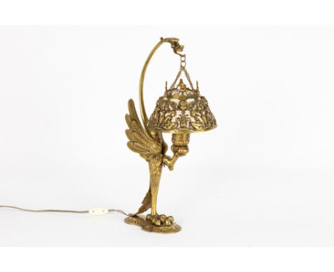 quite special bronze lampAparte bronzen lamp met arm met twee vleugels en met kap met figurendecor  -  hoogte : 50 cm