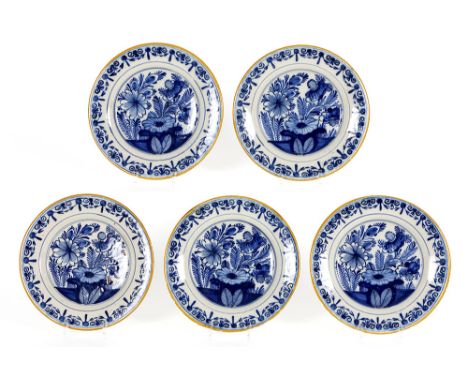 series of five 18th Cent. plates in ceramic from Delft with a floral blue-white decorSerie van vijf achttiende eeuwse borden 