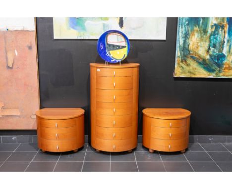 Italian set in cherrywood with a chest of drawers and two bedside tablesItaliaanse set in kerselaar met een halfronde commode