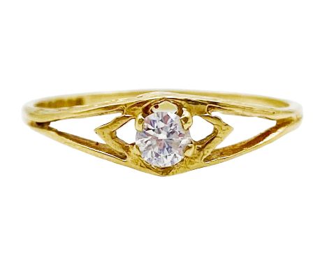 9ct gold single stone cubic zirconia openwork ring, hallmarked Condition Report:Approx 1 gram, size K