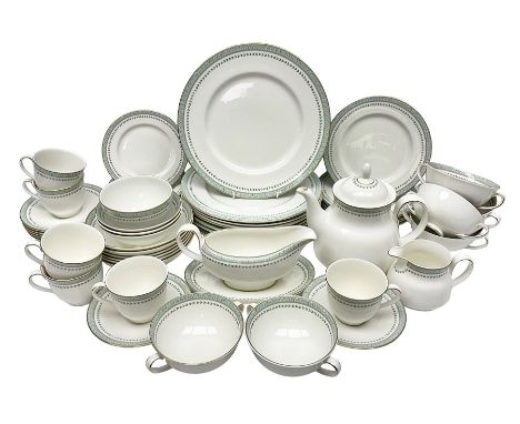 Royal Doulton Berkshire pattern part tea and dinner service, comprising ten dinner plates, six side plates, six dessert plate