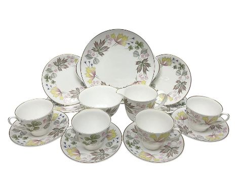 Shelley Columbine pattern part tea service, comprising four cups and saucers, four dessert plates, cake plate, milk jug and o