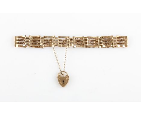 A hallmarked 9ct yellow gold gate bracelet, with a heart padlock clasp and safety chain.