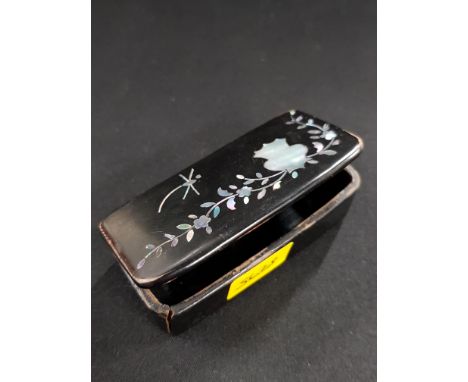 ANTIQUE PAPER MACHE SNUFF BOX WITH MOTHER OF PEARL INLAY 