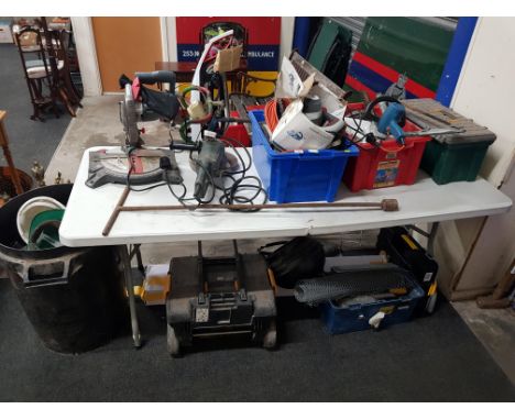 LARGE QUANTITY OF TOOLS AND POWER TOOLS (SOLD AS SEEN)