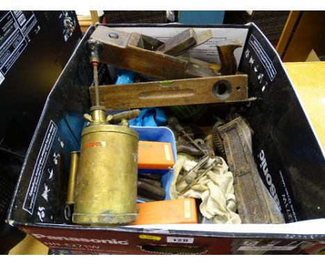 Box of vintage garage hand tools including block planes, hand drill, vintage brass pressure sprayer etc