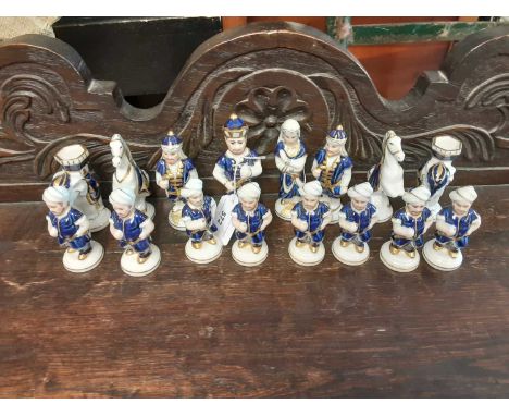 Royal Dux porcelain chess set - 16 piecesCondition report: Overall good condition