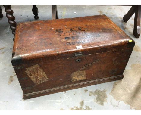 Victorian mahogany trunk with brass corners and twin side handles, 43 x 86 x 56cm
