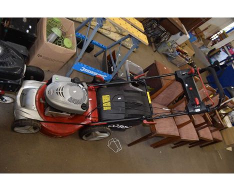 Petrol lawnmower with Briggs &amp; Stratton engine