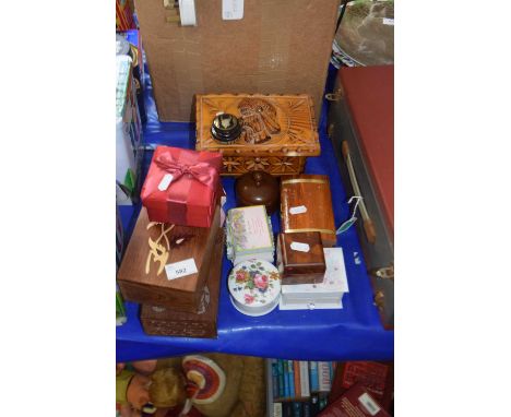 Quantity of small trinket boxes