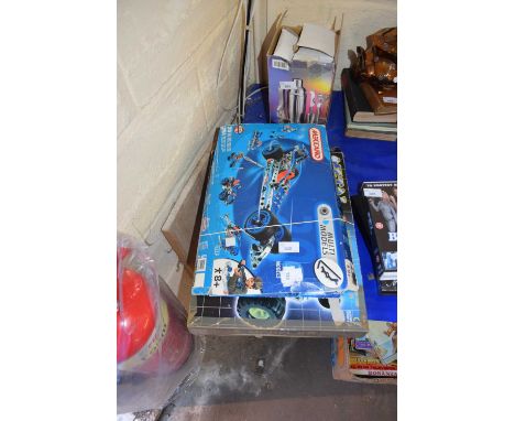 A pair of boxed building sets, to include: - Metal Mechanic - Meccano Multi-Models(unchecked for completeness)