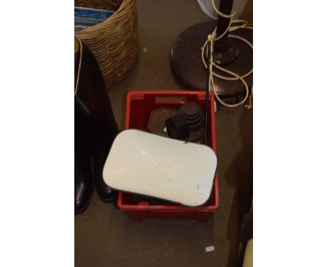 Kitchen scales and weights