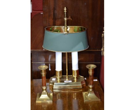 A brass desk lamp; a pair of brass candlesticks (3)