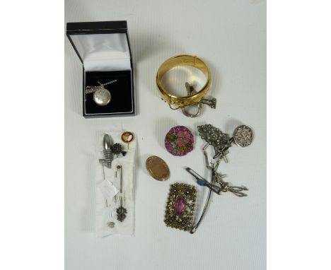 Collection of assorted costume jewellery inc. 9ct Gold plated Bangle, Silver locket with engraved decoration 