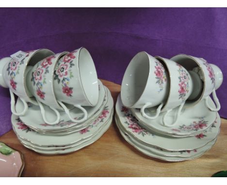 A part tea service floral design 17 pieces