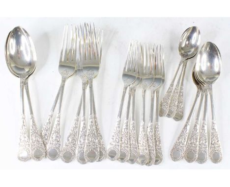A Victorian silver harlequin suite of cutlery, comprising two tablespoons, six table forks, four dessert spoons, six dessert 