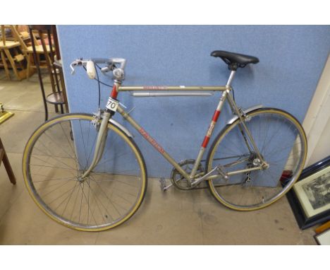 A vintage Raleigh Medale gentleman's bicycle 