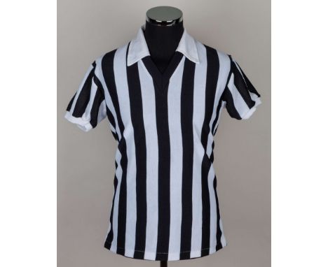 Tommy McLean black and white No.7 Juventus short-sleeved shirt, with v-neck collarThe shirt was gained by McLean as a swap&nb