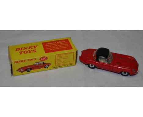 Boxed Dinky Toys Jaguar E Type set 120, model and box in excellent condition, light signs of wear. 