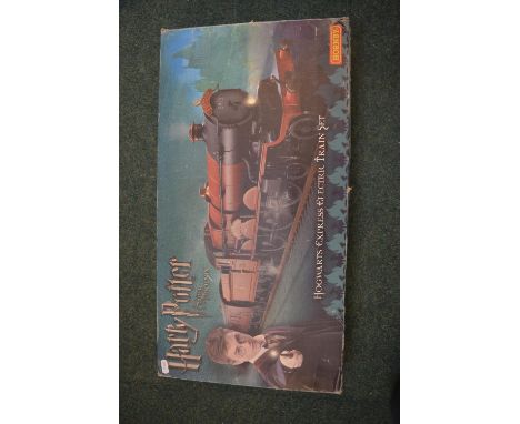 Boxed Hornby Harry Potter and the Order of the Phoenix Hogwarts Express train set with background, mat and station platform e