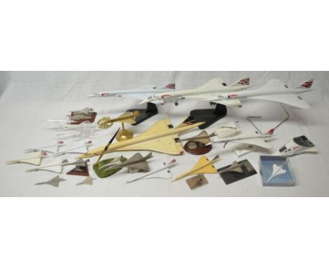 Collection of Concorde models in various scale from 1/100 to 1/600 (and smaller).3x 1/100 unbranded, 1x 1/144 by Bravo Delta 