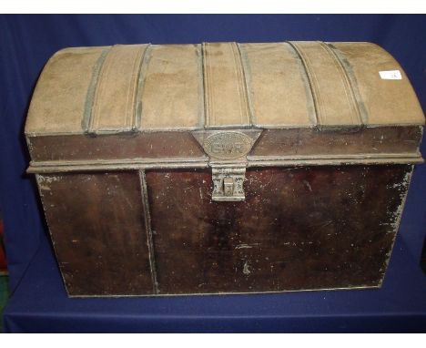 Dome top tin metal trunk with twin carrying handles and later applied GWR brass plaque (67cm x 45cm x 47cm)