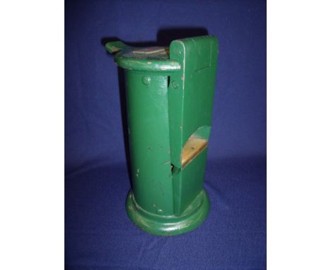 Green painted cast metal Waterlow & Sons ticket machine with brass name plate London No 5539W (25cm high)