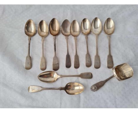 Ten Victorian London and Edinburgh fiddle pattern teaspoons and a caddy spoon – 225 g.