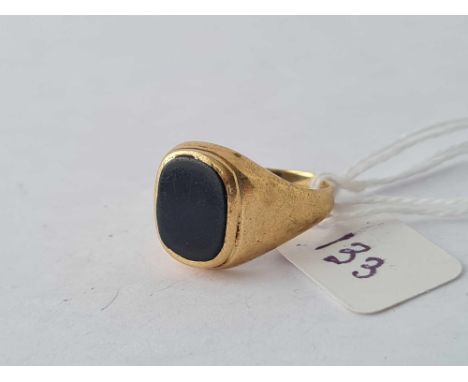 A onyx signet ring 9ct size O 1/2 - 4 gms 