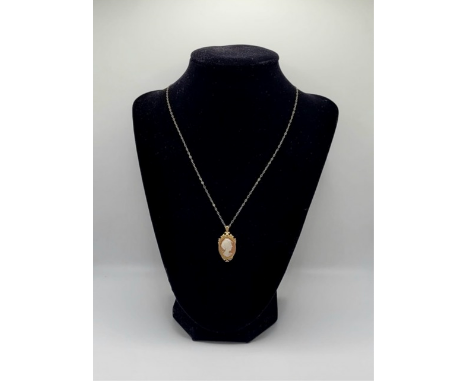 Vintage 9ct gold cameo pendant and gold chain , 20 inches , 2.6g