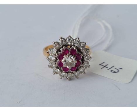 A DIAMOND AND RUBY CLUSTER RING 18CT GOLD SIZE O - 5 GMS 