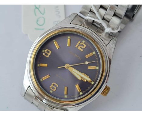 A good gents Sekonda wrist watch with seconds sweep and date aperture W/O 