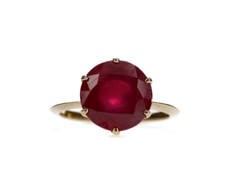 RUBY RING, set with a round ruby of approximately 10.00 carats, marked 9K, size R 1/2, 4.6g