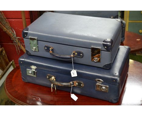 A vintage Globetrotter suitcase in blue, with keys; another, smaller (2)