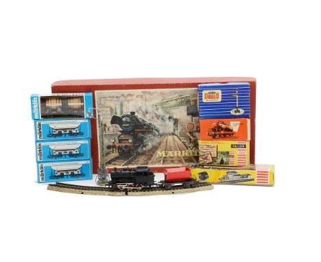 Märklin HO Gauge 3-Rail Set Rolling Stock and Accessories, Set 3200 comprising black 0-6-0 Tank Engine, three Truck and oval 