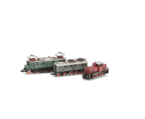 Minitrix N Gauge Continental Diesel and Electric Pantograph Locomotives, 2064 DB maroon Diesel 261 626-6, in original box, si