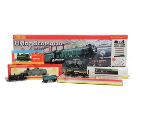 Hornby (China) Flying Scotsman Set additional Locomotives and Accessories, R1039 comprising Flying Scotsman, four Teak style 