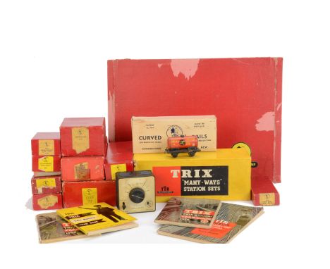 Trix OO Gauge Train Set Locomotive and other Rolling Stock and Accessories, Passenger Train Set comprising BR blue 0-4-0 Tend