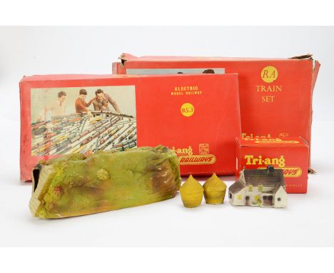 Tri-ang OO Gauge Train Sets and Accessories, RS3 comprising Britannia and three Pullman Coaches and Series 3 Track and Set RA
