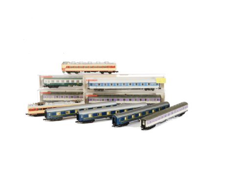 Lima and Fleischmann Continental N Gauge Coaching Stock, Lima cream and red 3-car set with central driving car, Fleischmann '