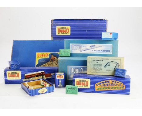 Hornby-Dublo OO Gauge 3-Rail Set and Accessories, Duchess of Atholl' Passenger Set, comprising locomotive ,tender, two coache
