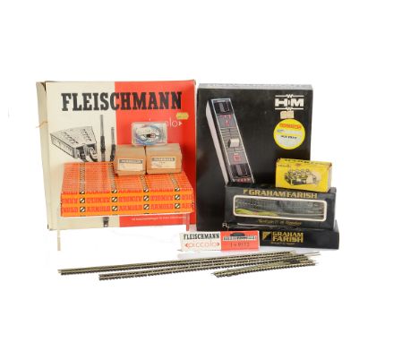 N Gauge Track Points and Turntable by various makers, over 65 points including, short, long, curved and straight, majority Pe