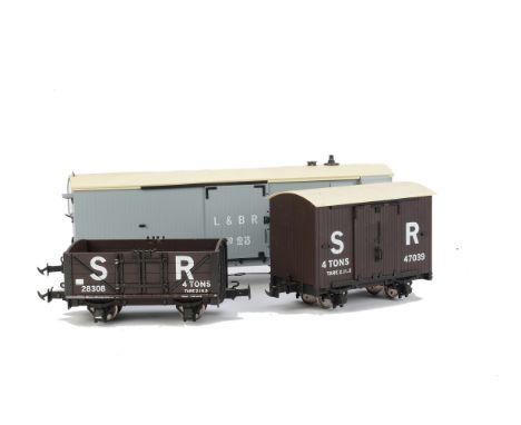 Three Bachmann 10mm Scale on O Gauge (Narrow Gauge) Lynton and Barnstaple Railway Freight Stock, comprising bogie brake/van n