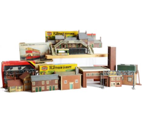 OO Gauge Railway Buildings Bridges and Scenic Accessories, including Tri-ang Minic Motorway Fire Station and Lading Ramp, Hor