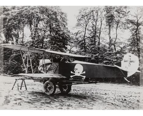 World War I aviation.- The Douglass Whetton Collection of British World War I aviation, 22 scrap album vol., numerous pp., a 