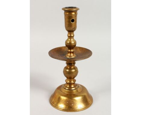 A 17TH CENTURY HEEMSKIRK CANDLESTICK. 8ins high.