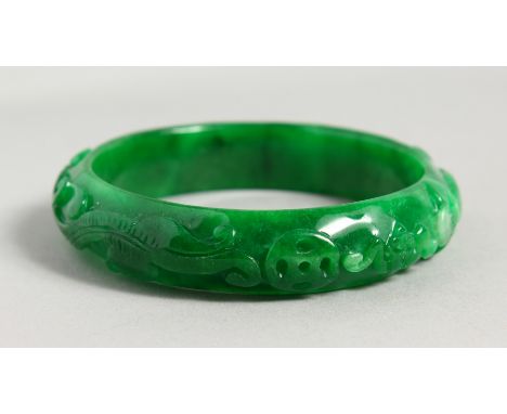 AN APPLE GREEN JADE BANGLE. 3ins diameter.
